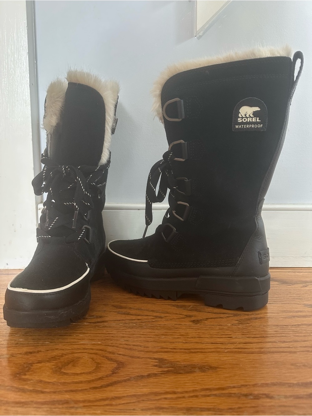 Sorel Black Winter Lace-Up Boots with Faux Fur Trim